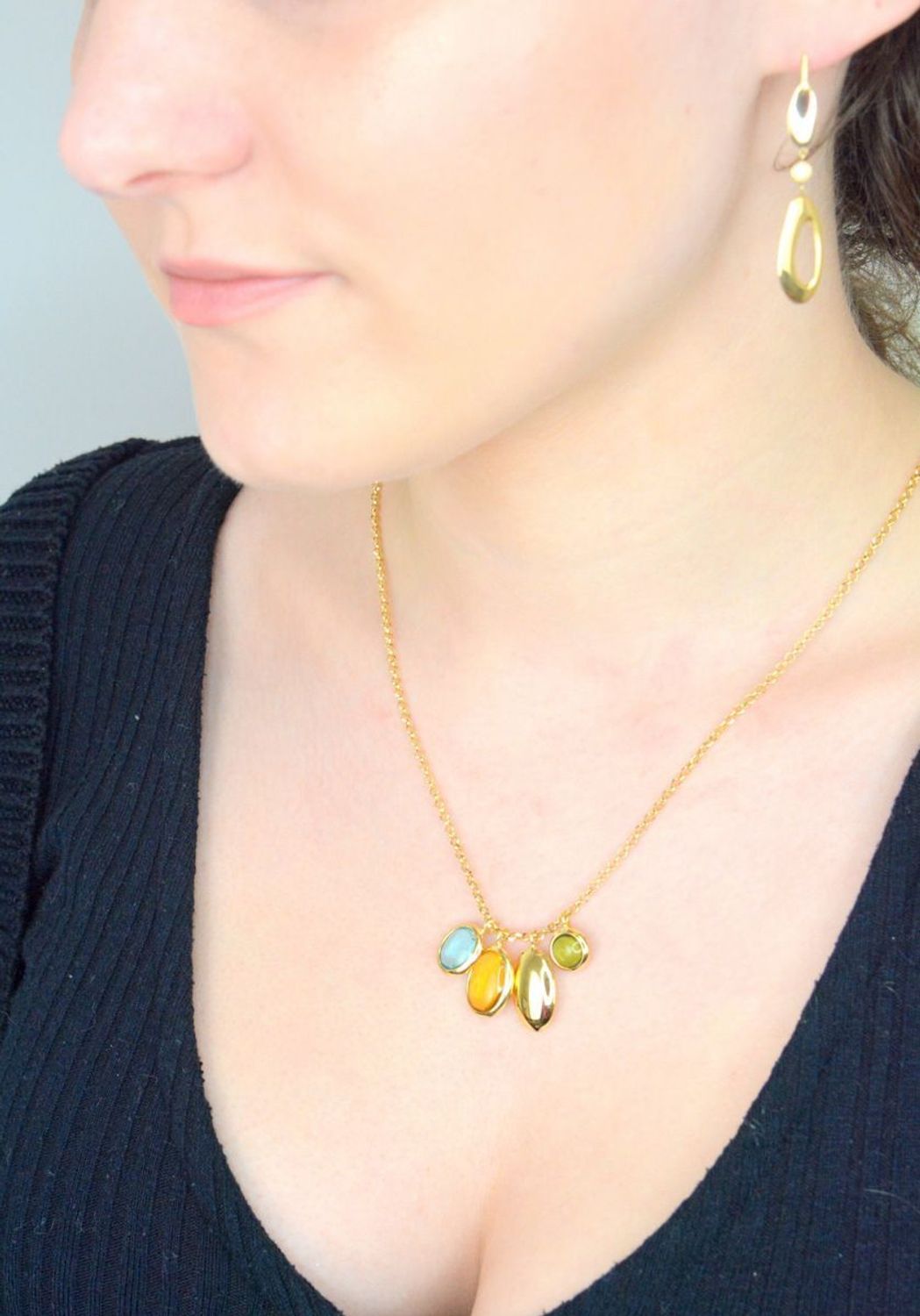 Kolczyki wiszące łezki, pr 585 OR OZ 91 0457 Złote kolczyki wykonane z najwyższej jakości żółtego złota, próba 585. Kolczyki w kształcie łezki ozdobione kamieniem naturalnym opalem różowym1.jpg